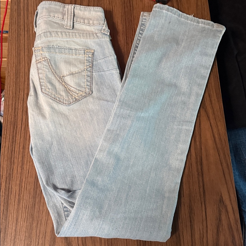 Ariat Women's Zayla Straight Light Blue Denim Jeans